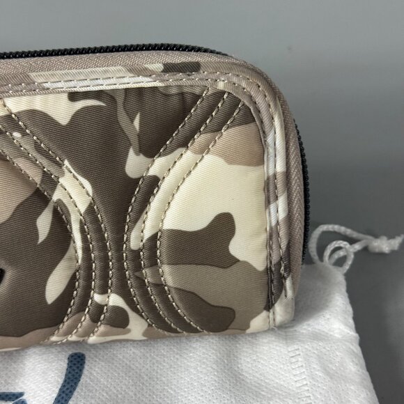 Lug Quilted RFID Zip Around Wallet Tendu - Bright Floral - Picture 3 of 15